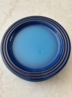 NWT Le Creuset 22cm Blue Ceramic salad Plate - azure Blue Glaze